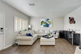 Photo #5: 2339879 Listing