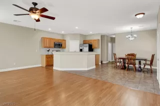 Photo #5: 2339888 Listing