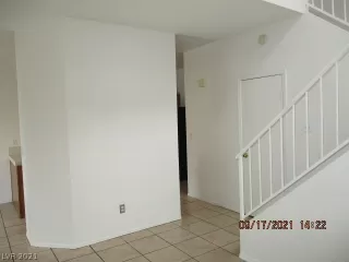 Photo #5: 2339941 Listing 