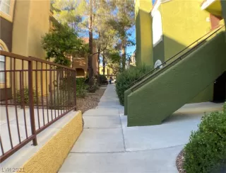 Photo #4: 2339945 Listing