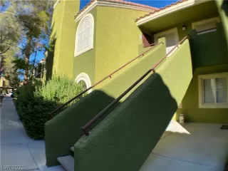 Photo #6: 2339945 Listing