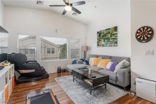 Photo #4: 2339957 Listing 