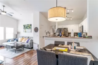 Photo #5: 2339957 Listing 