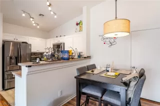 Photo #6: 2339957 Listing 