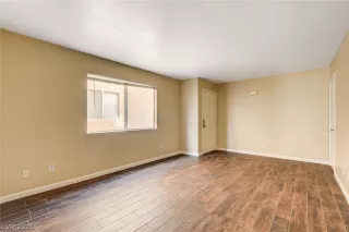 Photo #5: 2339958 Listing