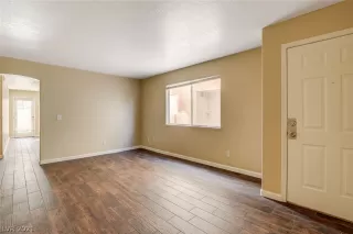 Photo #6: 2339958 Listing