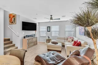 Photo #3: 2339959 Listing