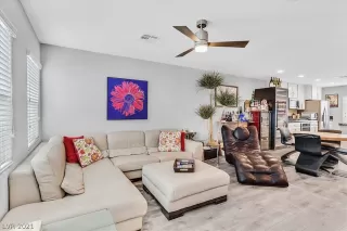 Photo #4: 2339959 Listing