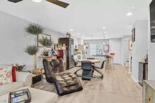 Photo #5: 2339959 Listing