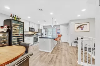 Photo #6: 2339959 Listing