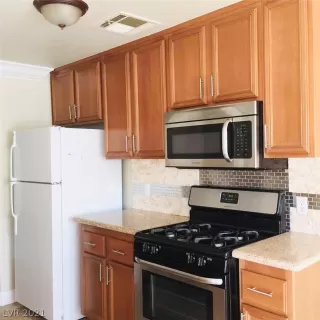 Photo #4: 2339986 Listing 