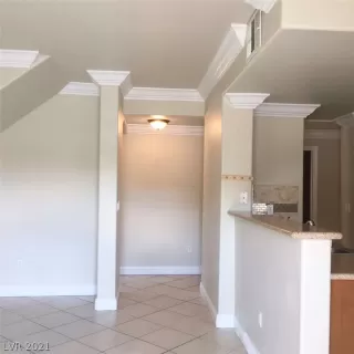 Photo #5: 2339986 Listing 