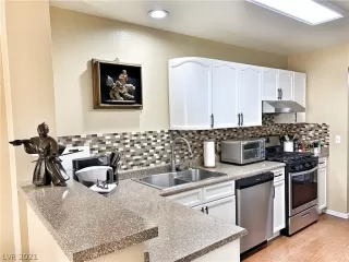 Photo #3: 2339987 Listing