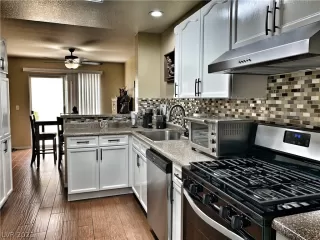 Photo #4: 2339987 Listing