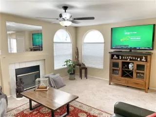 Photo #6: 2339987 Listing