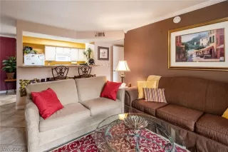 Photo #5: 2339989 Listing