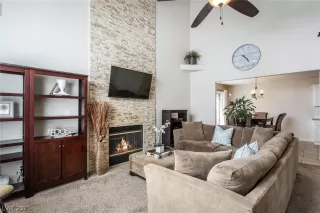 Photo #3: 2340048 Listing