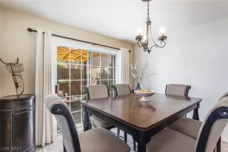 Photo #5: 2340048 Listing