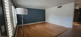 Photo #3: 2340098 Listing