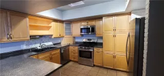 Photo #4: 2340098 Listing