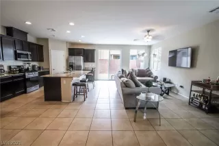 Photo #3: 2340105 Listing 