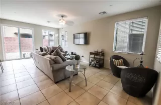 Photo #4: 2340105 Listing 