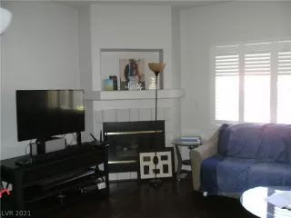 Photo #4: 2340121 Listing