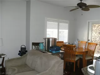 Photo #5: 2340121 Listing