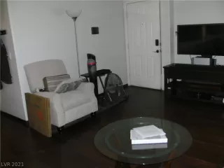 Photo #6: 2340121 Listing