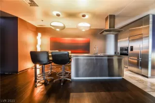 Photo #2: 2340156 Listing