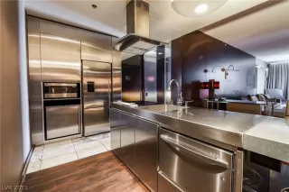 Photo #5: 2340156 Listing