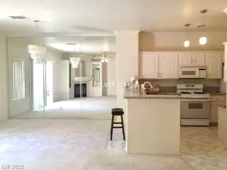 Photo #3: 2340167 Listing