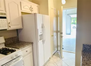 Photo #4: 2340167 Listing