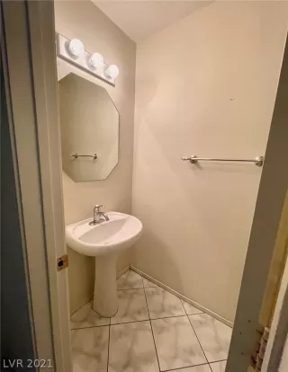 Photo #5: 2340167 Listing