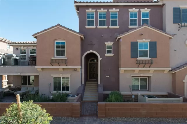 MLS: 2340173 Condo For Sale