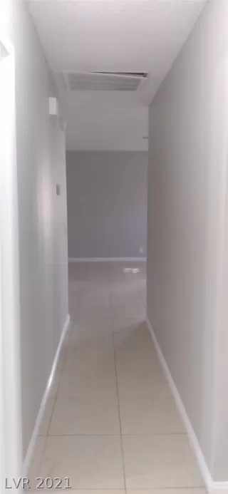 Photo #5: 2340185 Listing 