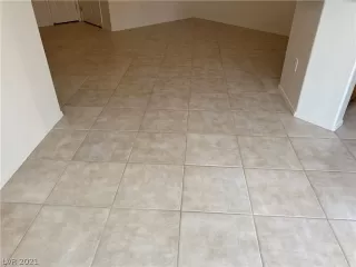 Photo #6: 2340195 Listing 