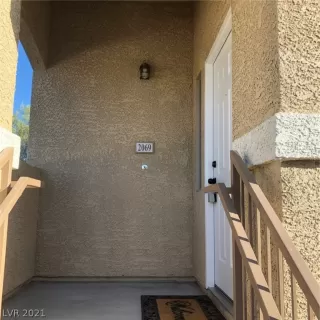 Photo #4: 2340196 Listing