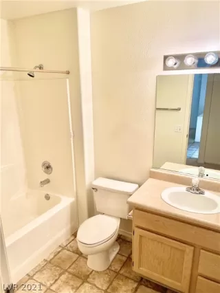 Photo #4: 2340203 Listing 
