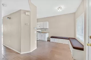 Photo #3: 2340206 Listing