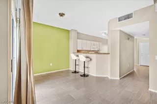 Photo #5: 2340206 Listing