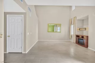 Photo #6: 2340206 Listing