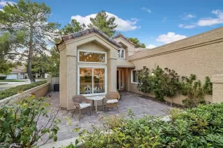 Photo #3: 2340238 Listing