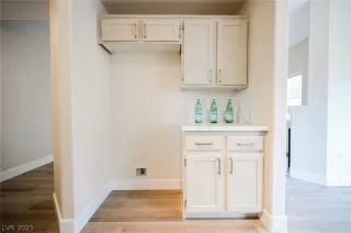 Photo #6: 2340299 Listing