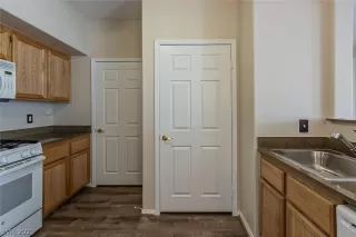 Photo #1: 2340319 Listing