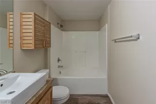 Photo #3: 2340319 Listing