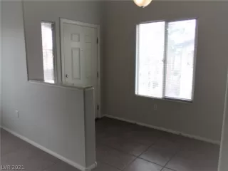 Photo #5: 2340320 Listing