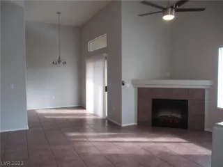 Photo #6: 2340320 Listing