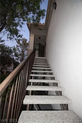 Photo #5: 2340324 Listing