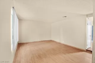 Photo #4: 2340343 Listing 